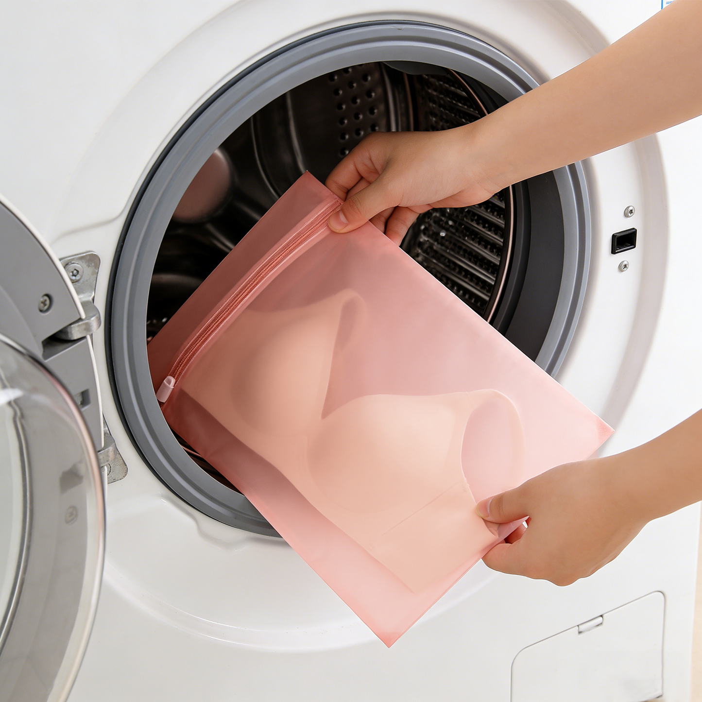 Laundry Mesh Bags - Keep Your Delicates Safe